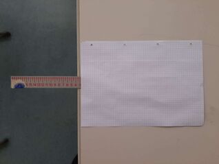 Lineal mit der Länge 40cm und A4 Blatt