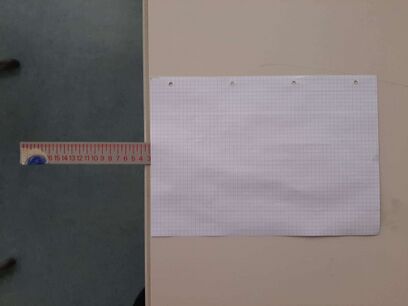 Lineal mit der Länge 40cm und A4 Blatt