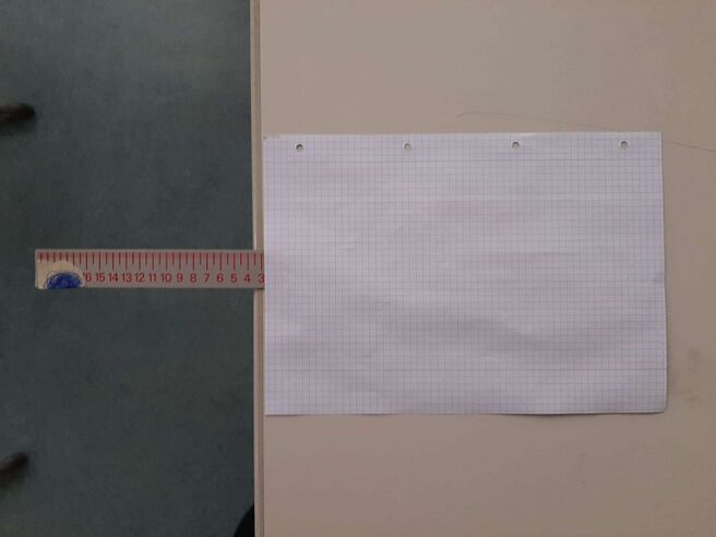 Lineal mit der Länge 40cm und A4 Blatt